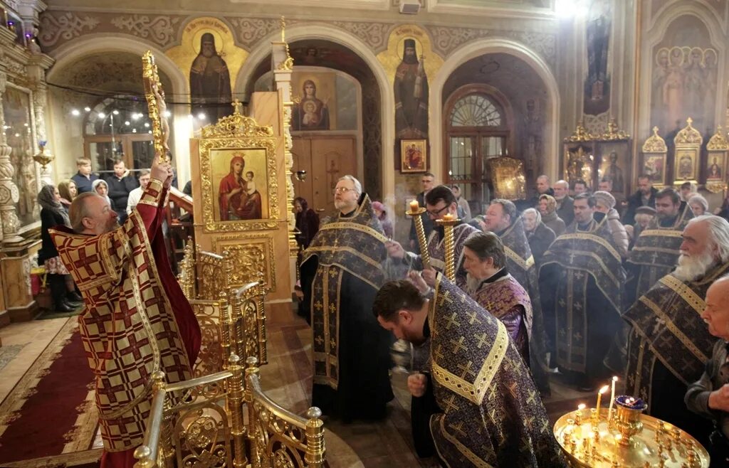 Великий пост в храме. Земные поклоны на всенощном бдении. Крестопоклонная неделя Великого поста.