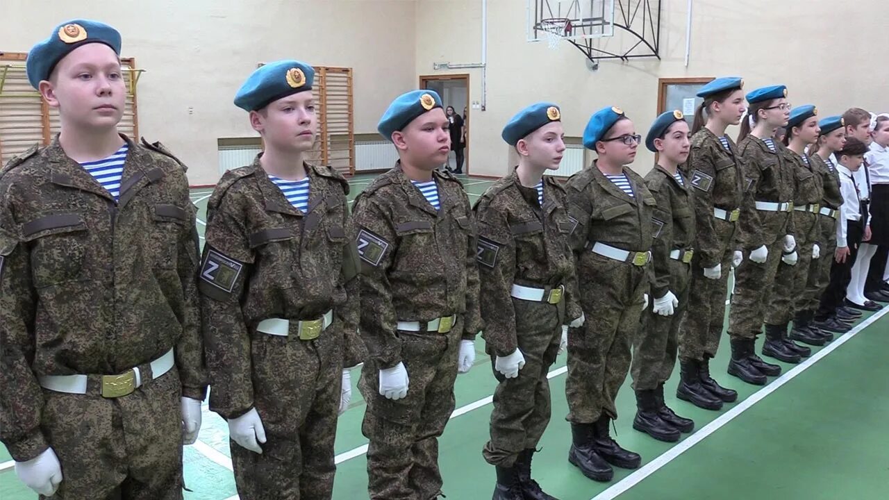 100 кадетов