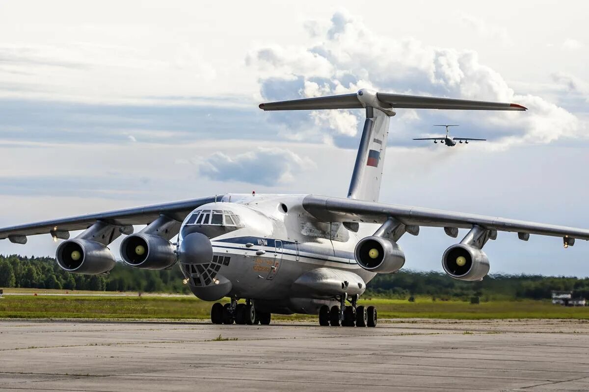 Самолет ил 76 мд. Ил 76 военно транспортный сколько штук. Самолет ил 76. Ил 76 военно транспортный сколько штук. Ил 76 военно транспортный сколько штук.