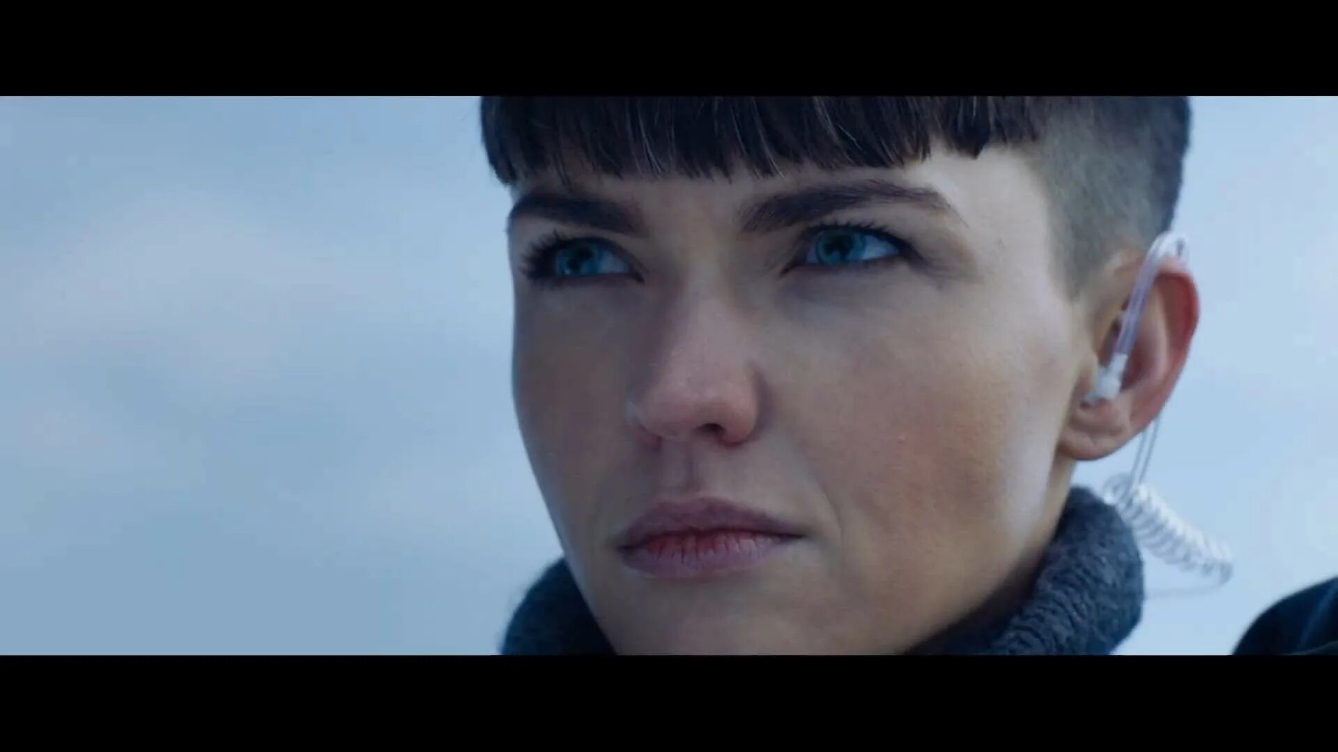 Спецслужба: восстание черного лебедя фильм 2021. Sas: red notice фильм 2021. Sas: red notice 2021. Красная тревога фильм 2021. Спецслужба: сигнал тревоги фильм 2021.