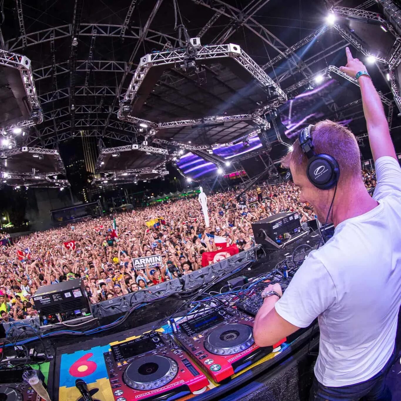 Trance лучшее. Армин ван бюрен асот. umf 2022. армин ван бюрен a state of trance. armin van buuren концерт.