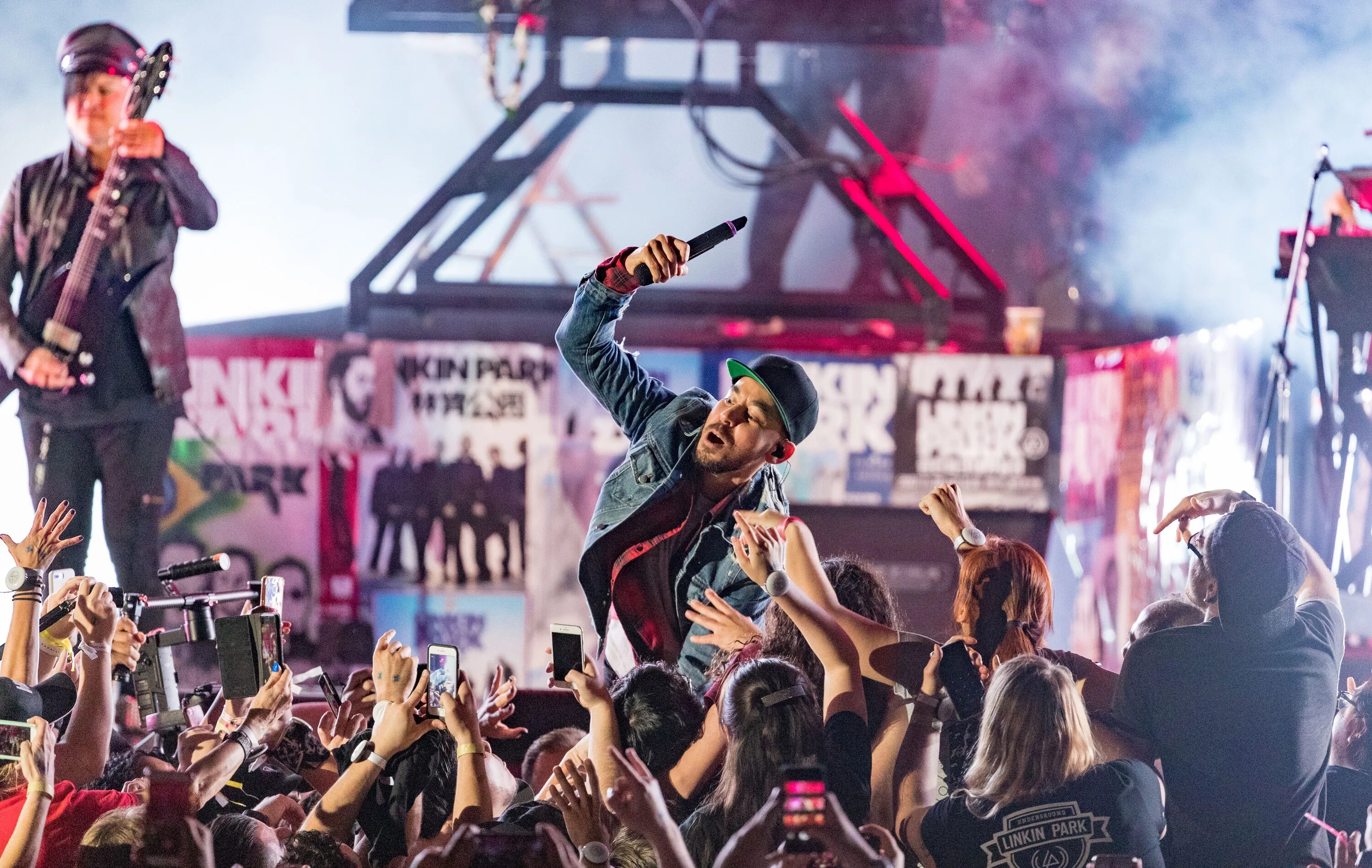 Линкин парк концерт. Linkin Park Hollywood Bowl 2017. Linkin Park Concert Chester. Hollywood Bowl Linkin Park.