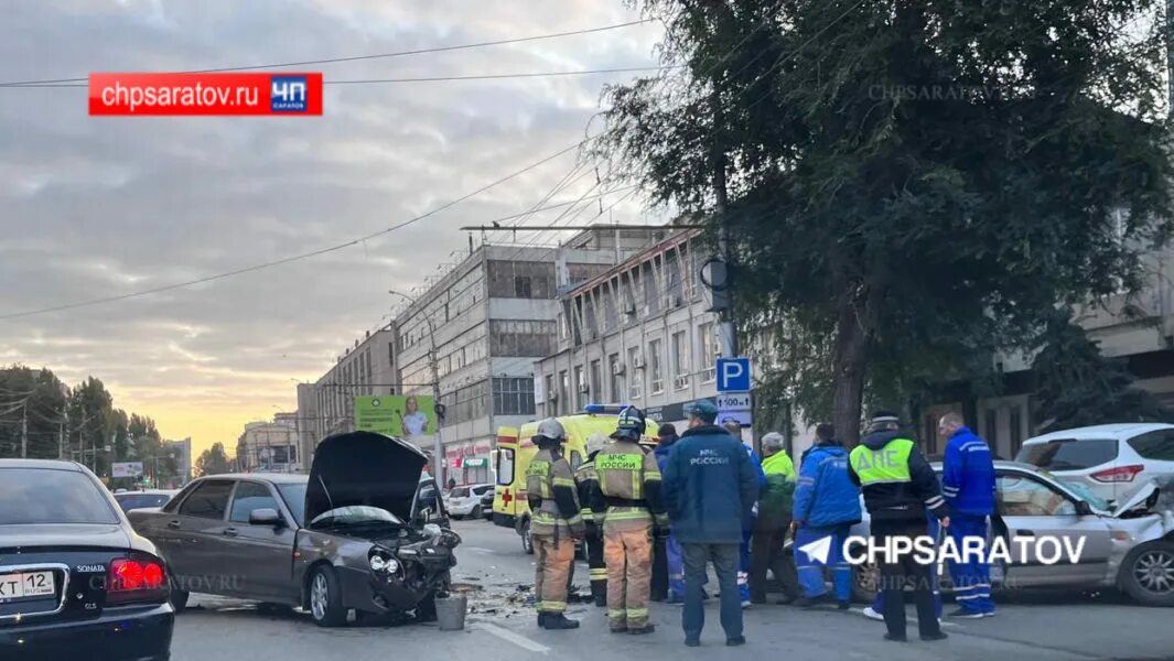 Авария в Саратове в Октябрьском. Происшествие в Октябрьском районе. ДТП Кемерово 16 октября 2022.