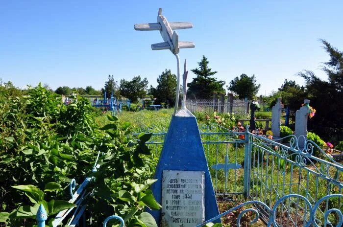 П мирской кавказский район Краснодарский край. Козинское кладбище. Григоровка. Могила четверых командиров д. Григоровка.