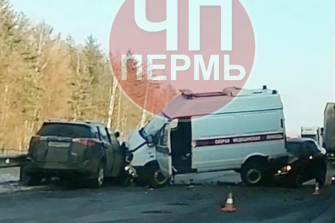 Чп пермь край. Виновник дтп. авария пермь краснокамск. авария на декабристов со скорой. авария скорой в краснокамске.