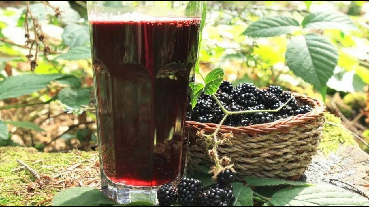 Морс из ежевики. Ежевичный сок нар. Морс из ежевики. Ежевичный сок. Фруктово ягодный чай.