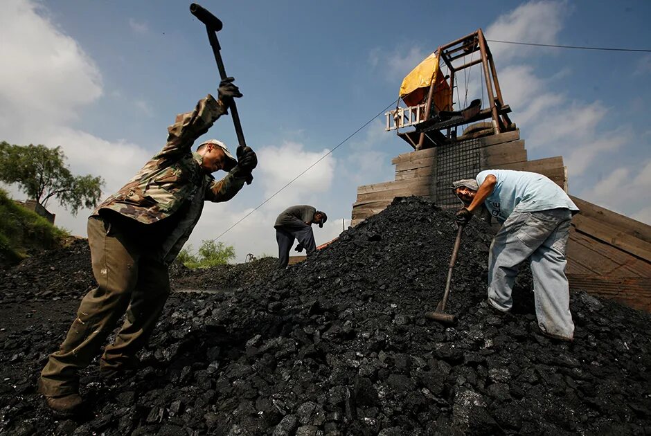 Добыча слушать. Добыча угля. Мексика добыча полезных ископаемых. Добыча угля в Колумбии. Добыча угля кувалдой.