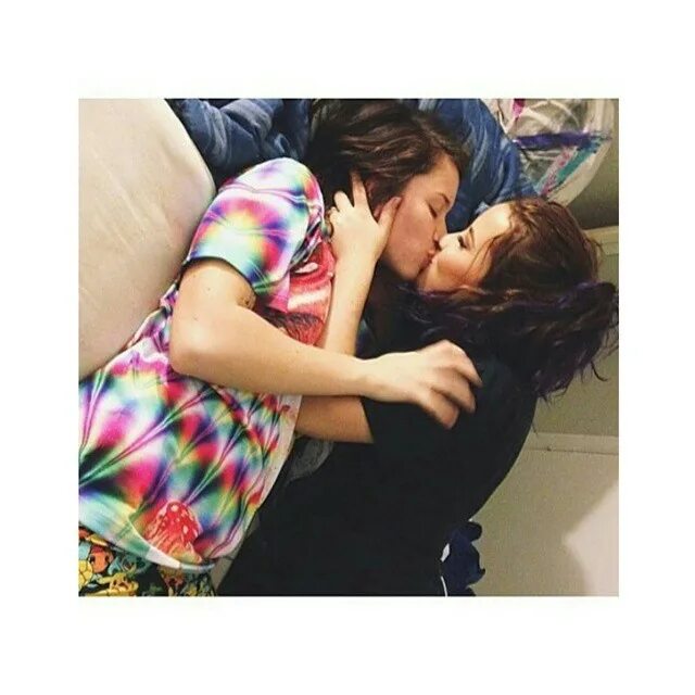 Девушки целует 18. Девушки целует 18