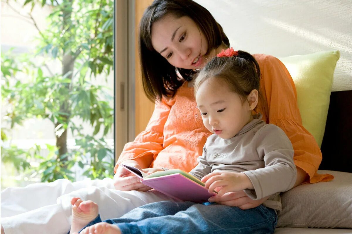 Японская мама показывает. Японское воспитание. Мама и ребенок Япония. Японское воспитание детей. Япония дети.