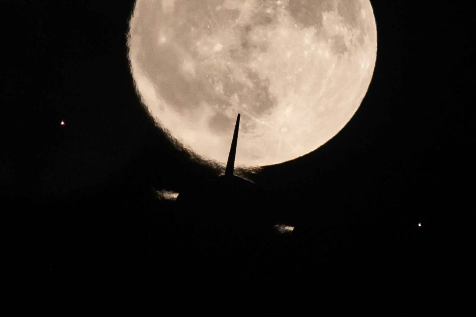 Большая Луна. Фото Луны. Луна на небе. Большая Луна на небе. Сияла луна песня