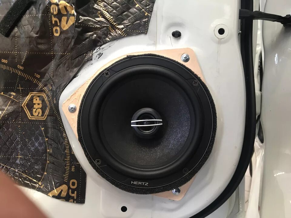 Колонки рав4 4 поколения. Динамик передний рав 4 40. Toyota rav 4 2012 штатная акустика. Toyota rav 4 2012 штатная акустика. Динамик на рав 4.