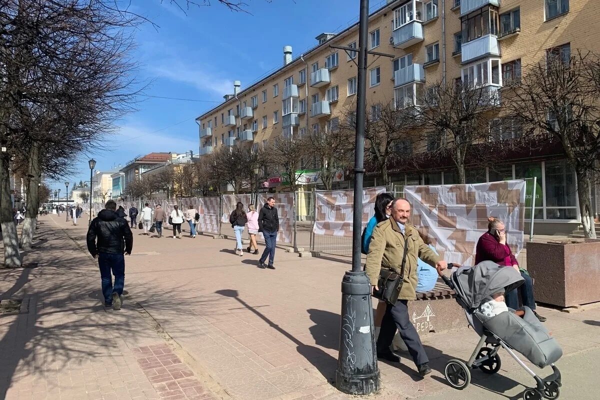 Трёхсвятская улица в Твери 2024. Благоустройство улицы. Пешеходная улица. Озеленение улиц. Другая тверь информационно аналитический портал новости