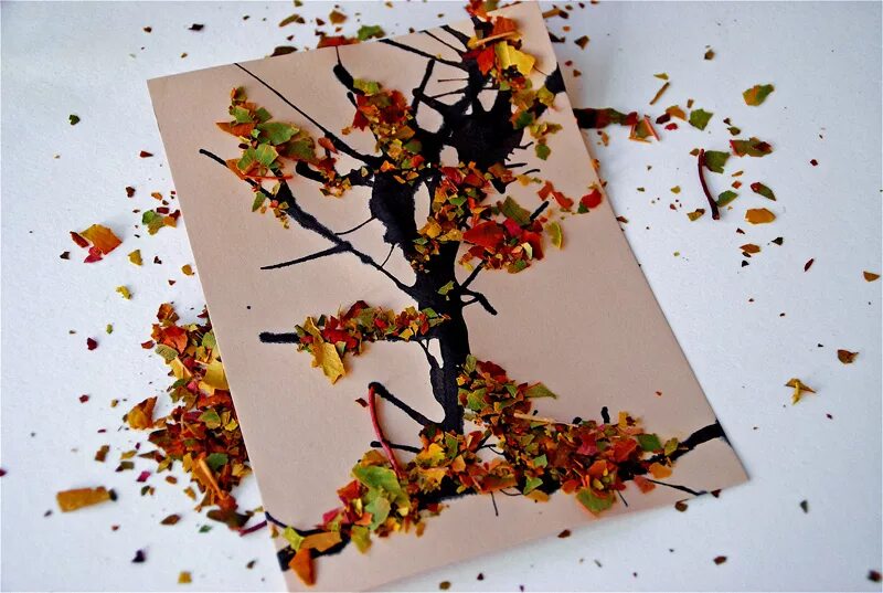 Деревце из листьев. Рисование сухими листьями. осенняя поделка дерево из листьев. поделка дерево из сухих листьев. дерево из листьев поделка.