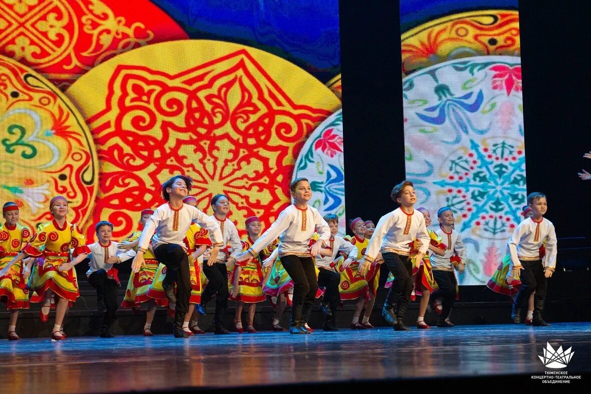 Студия зори. Русский танец. Студия зори. Студия зори. Студия зори.