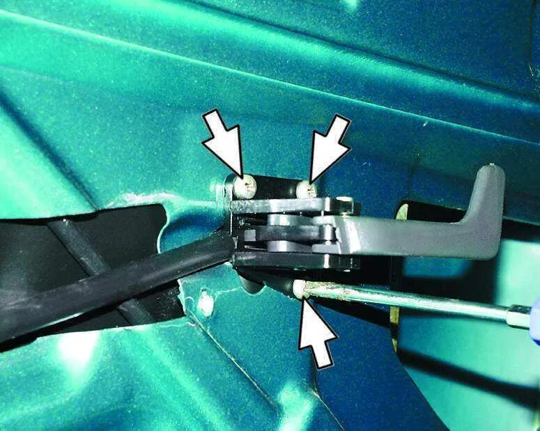 Поменять ручки ваз 2110. Заглушка зеркала заднего вида ваз 2110. Тяга ручки двери ваз 2112. Ручки ваз 2110 на оку. Поменять ручки ваз 2110.