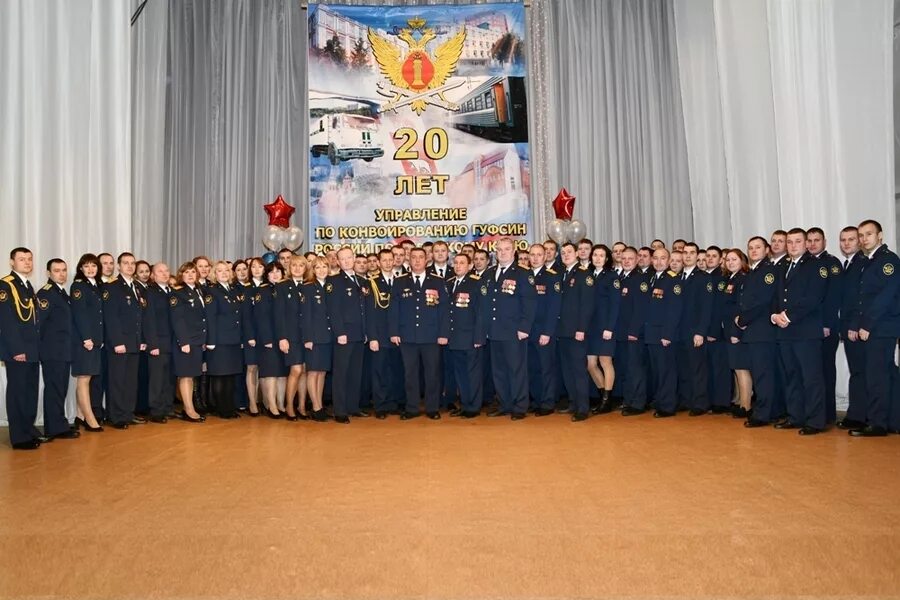 Караул по конвоированию. Памятник дню победы на 85 лет. Служба фсин. Управление по конвоированию хабаровск. Фото полицейского.