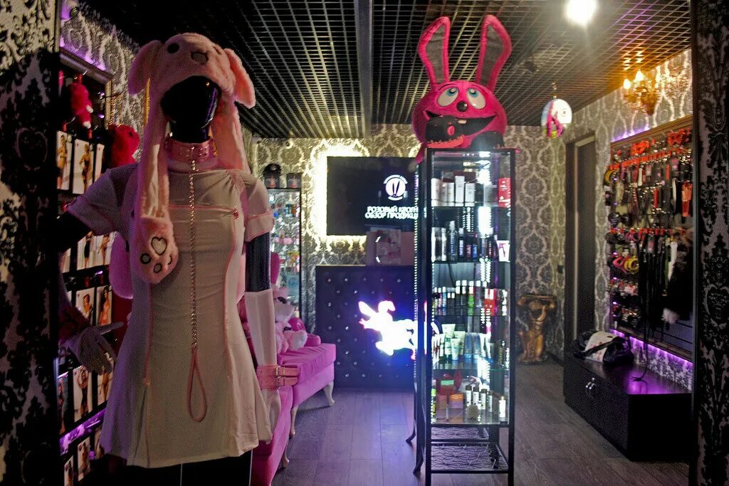 Музей Пинк рэббит. Пинк рэббит кролик. Pink Rabbit Мурманск. Pink Rabbit магазин.