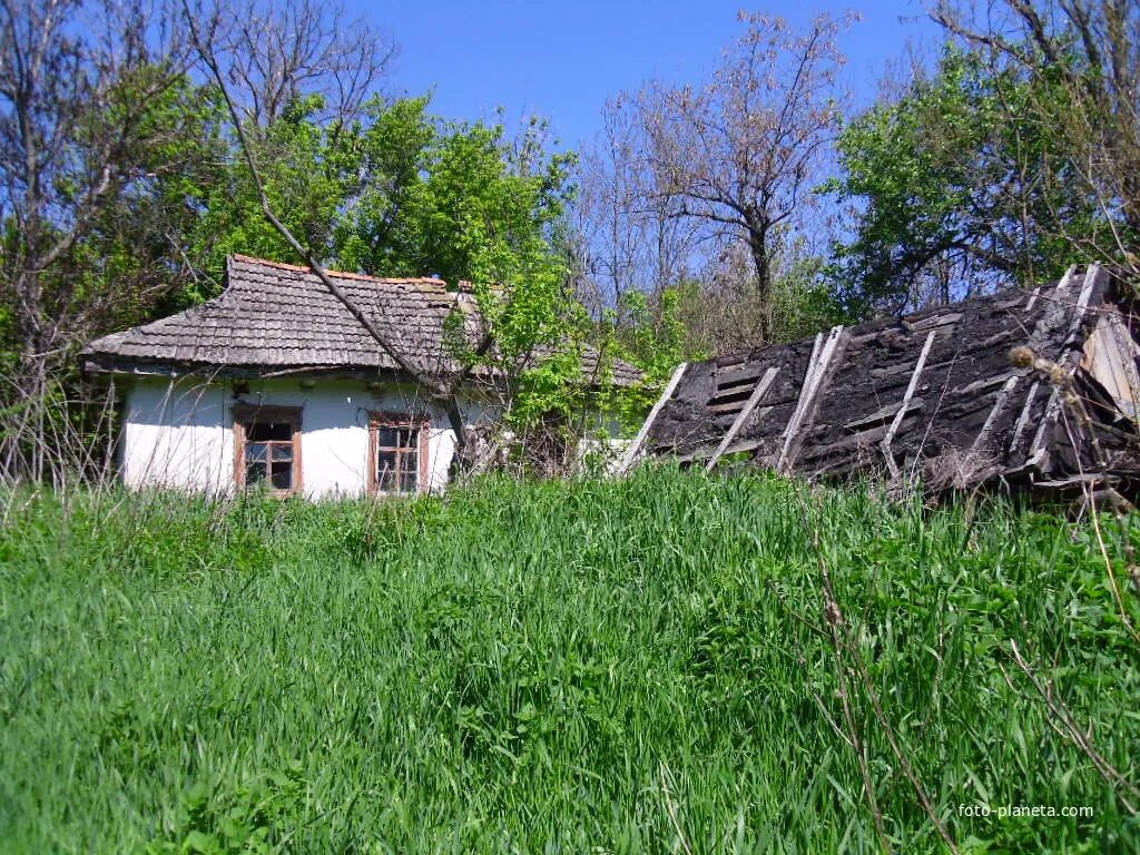 Серы хата. Запорожье село Разумовка. Разумовка (Кировоградская область). Заброшенные села Украины. Заброшенные украинские села.