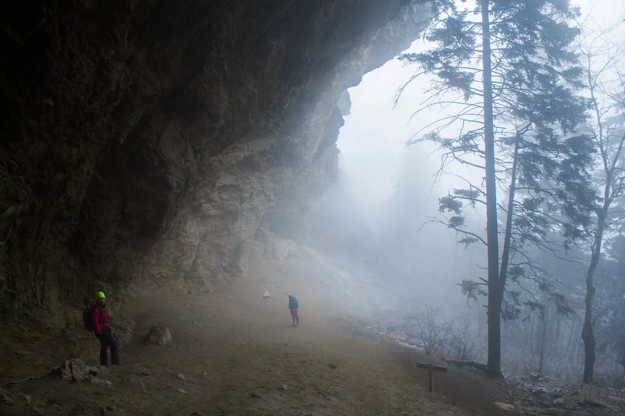 Туман в пещере. Туман из пещеры. Пещера туман фото. In a Cave in the Soar Mountains. Fog the cave