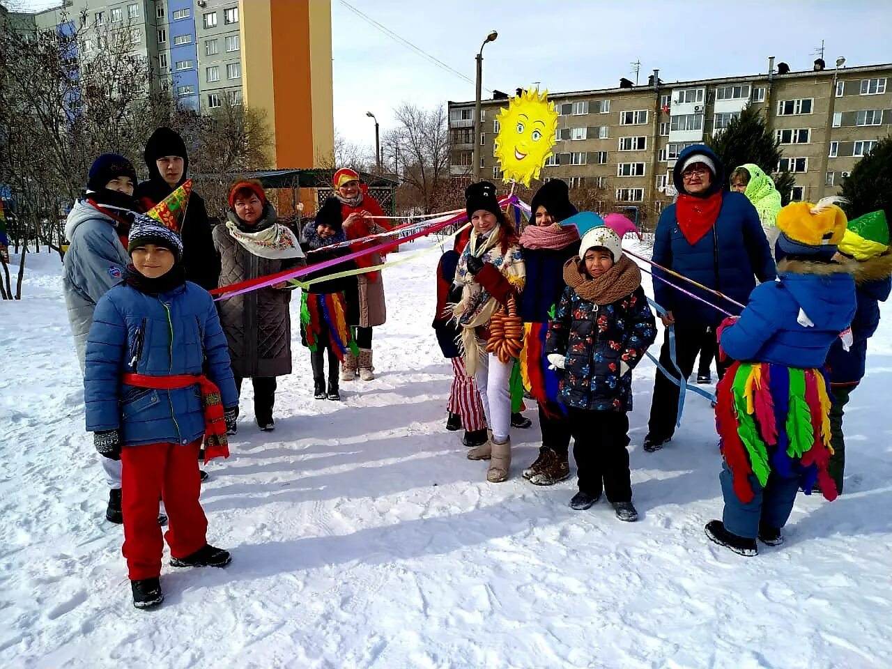 Цветок на шапку мальчику на масленицу. Шапка на Масленицу для мальчика. Вот и Масленица пришла. Праздничный вид на Масленицу мальчику. Одежда на Масленицу для мальчика.