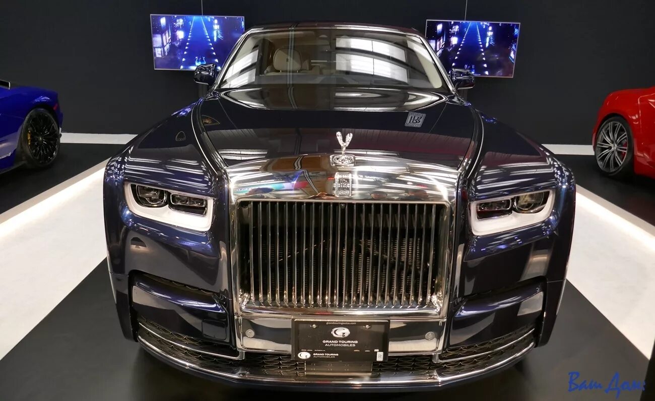 Роллс ройс на капоте. Роллс ройс капот. фигурка роллс ройс. rolls royce статуэтка. роллс ройс эмблема на капоте.
