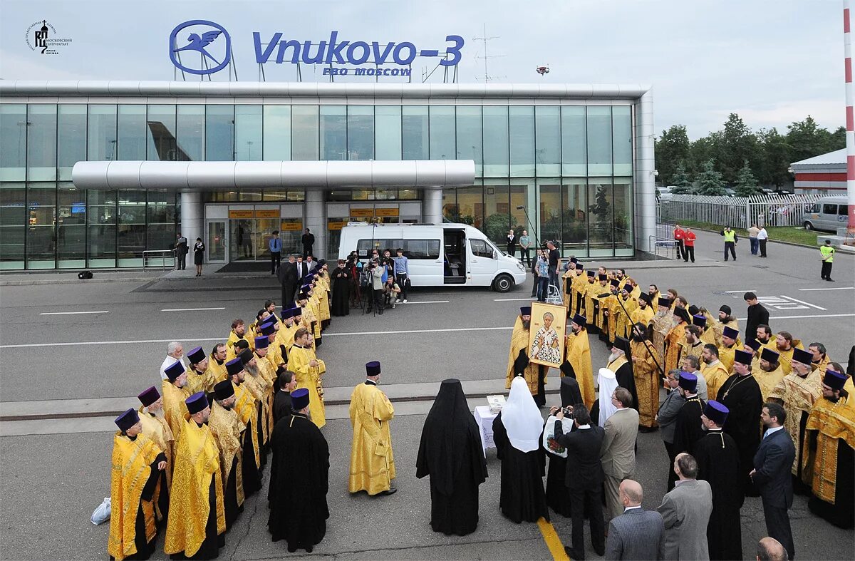 Аэропорт внуково табло. Расписание в аэропорту. Москва внуково аэропорт прилеты. Сегодняшний рейс аэропорт внуково. Расписание самолетов мах.