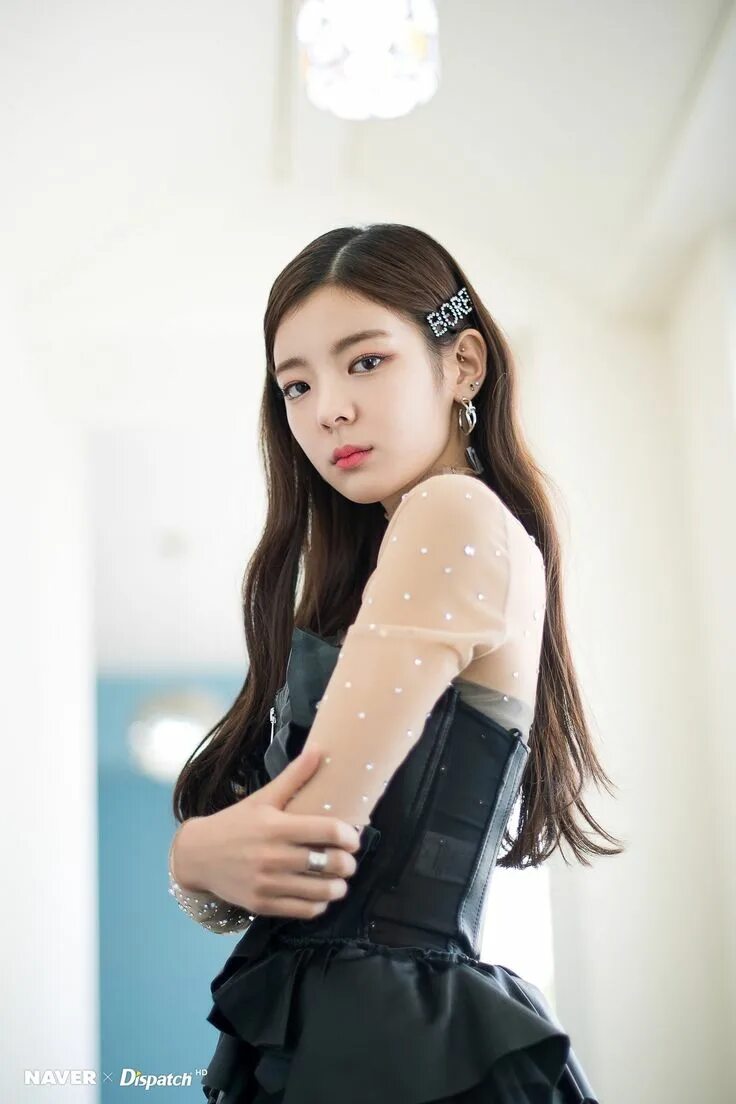 Itzy of my business. Itzy лиа. чхве лиа. itzy jisu.