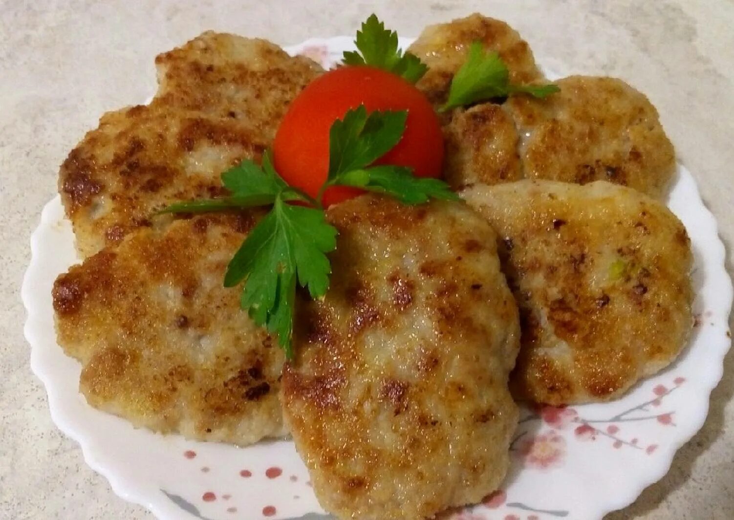 Котлеты. Кабачковые котлеты. Мясные котлеты с кабачком. Кабачковые пышные котлеты. Котлеты из кабачка и картошки