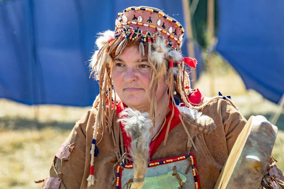 Певица шаманка. Шаманка содержание. Шаманка группа рока. Шаманы алтая. Шаманка сибирь.