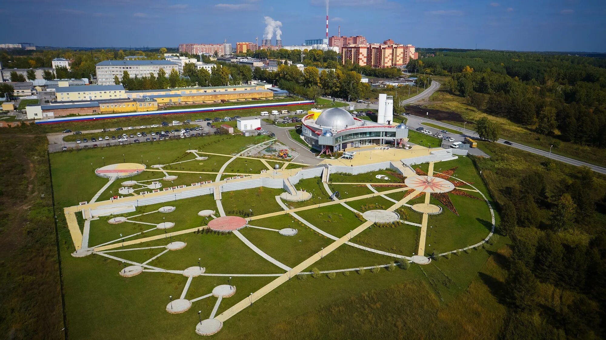 Новосибирск куда сходить туристу летом. Новосибирск достромичательности. Новосибирск летом центр. Большой новосибирский планетарий новосибирск. Новосибирск куда сходить туристу летом.