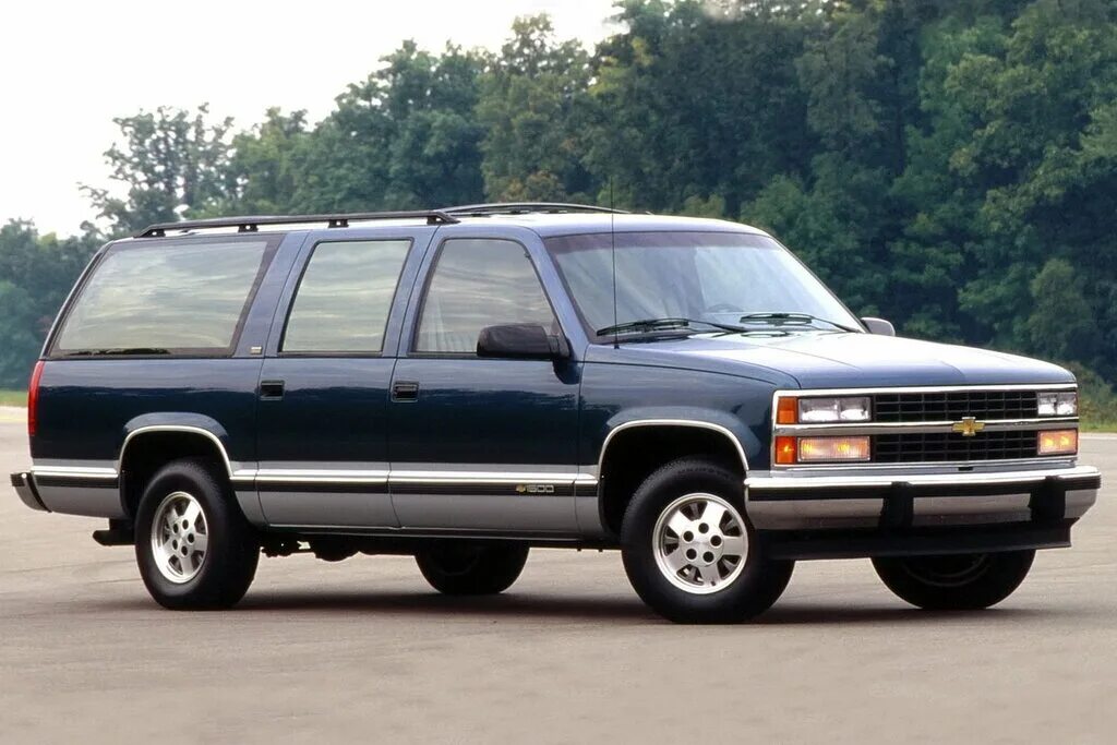 Chevrolet suburban 1990. Субурбан поколения. Chevrolet suburban 1 поколение. Chevrolet suburban gmt400. Шевроле субурбан 10 поколение.