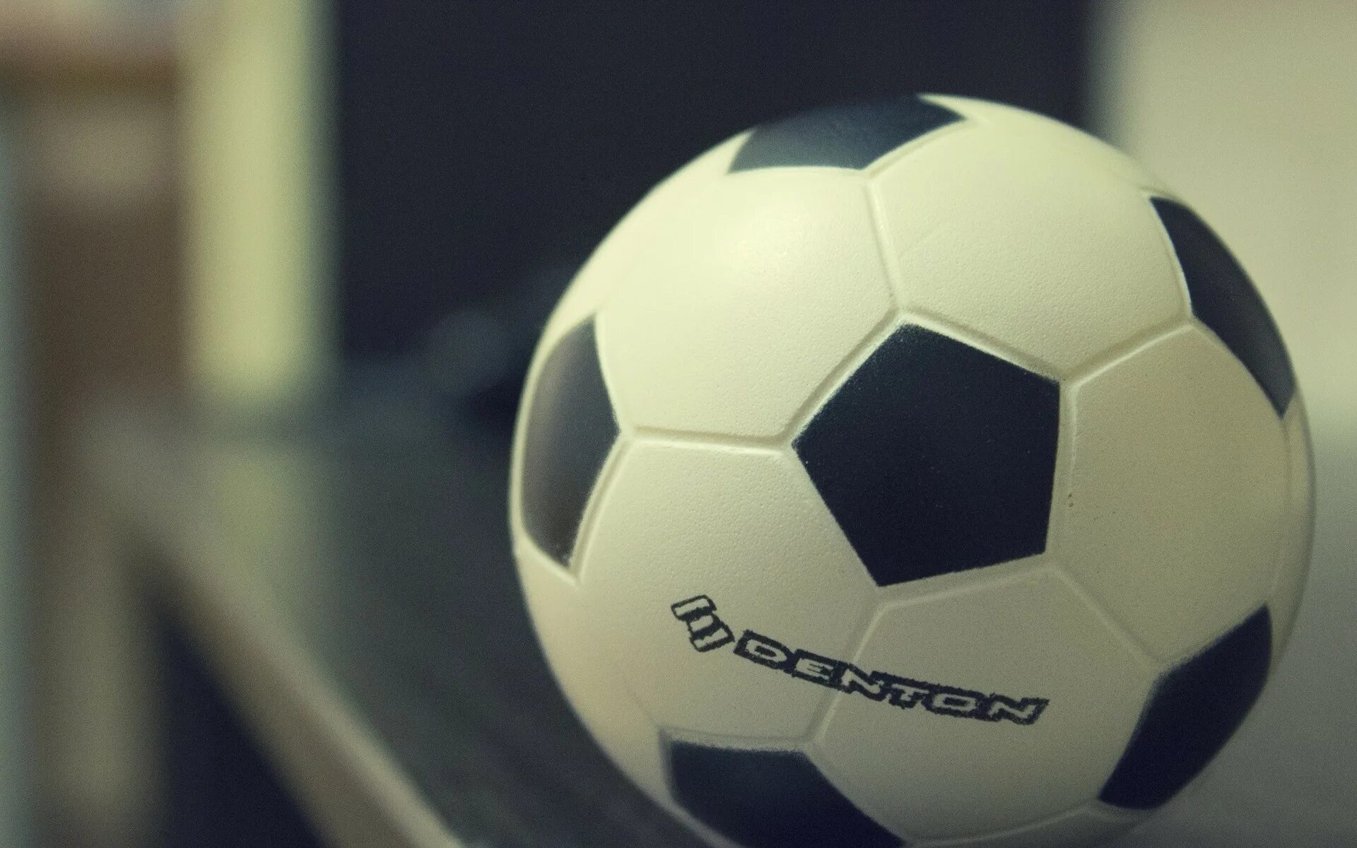 Футбольный мяч. Красивый футбольный мяч. Мяч для мини футбола. Футбольный мяч картинка. Какой мяч в мини футболе
