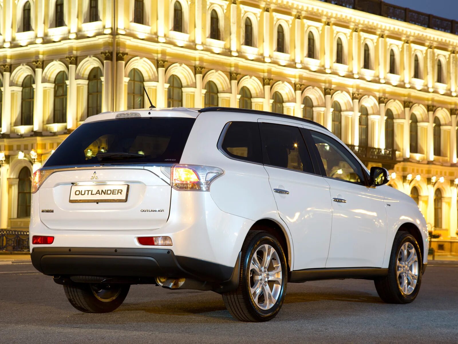 Mitsubishi outlander трехлитровый. Mitsubishi Outlander 3. Мицубиси Аутлендер 3.0. Mitsubishi Outlander 3 v6. Мицубиси Аутлендер 6.