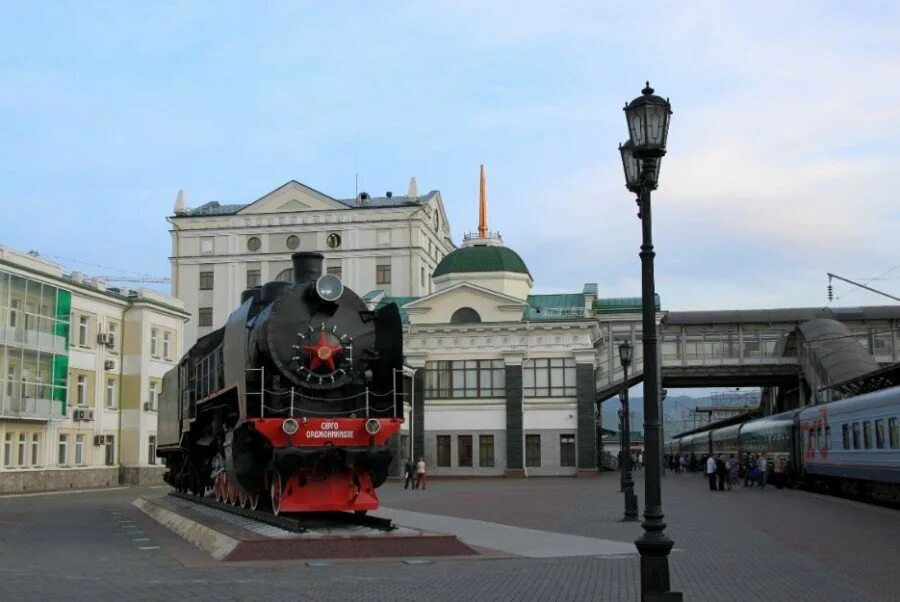 Орджоникидзе красноярск. Памятник-паровоз «Серго Орджоникидзе». Паровоз Серго Орджоникидзе в Красноярске. Паровоз памятник Серго Орджоникидзе Красноярск. Памятник «Серго Орджоникидзе » Красноярск.