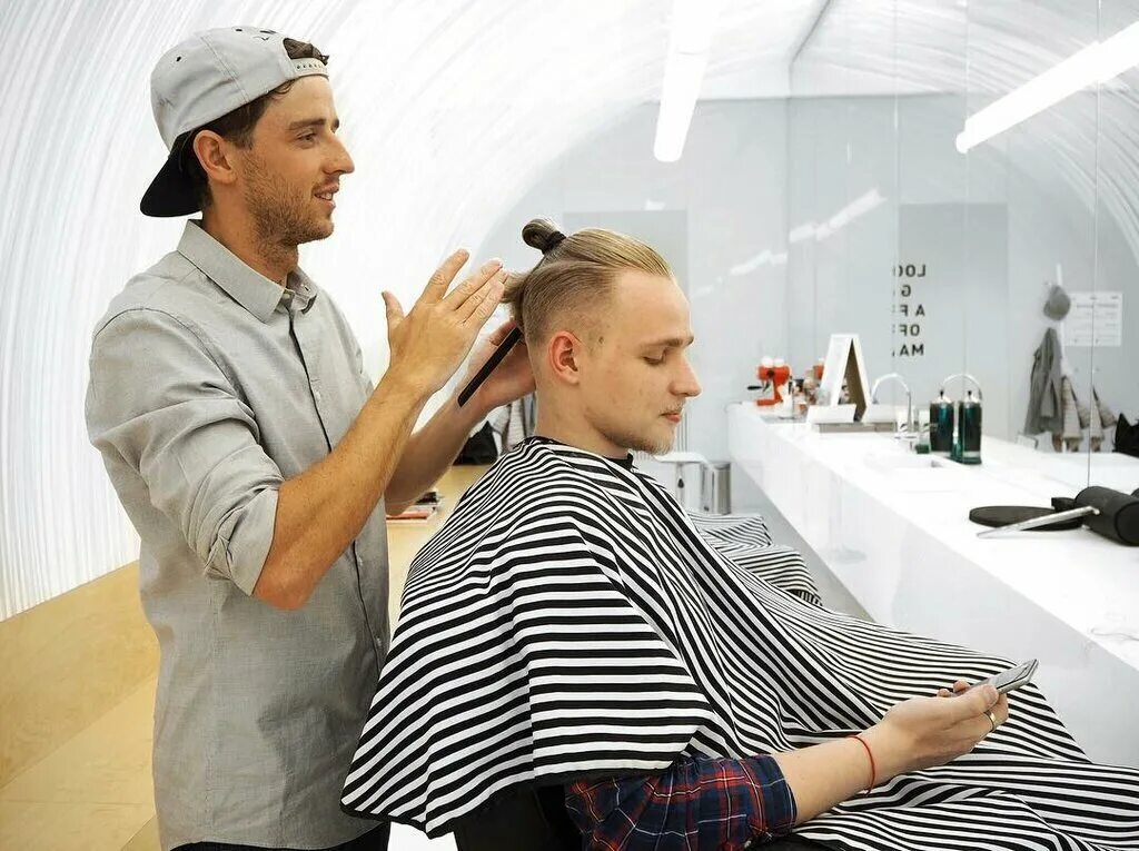 Topgun barbershop челябинск. очищающий комплекс барбершоп. потолок в барбершопе. барбершоп минск. топган барбер.