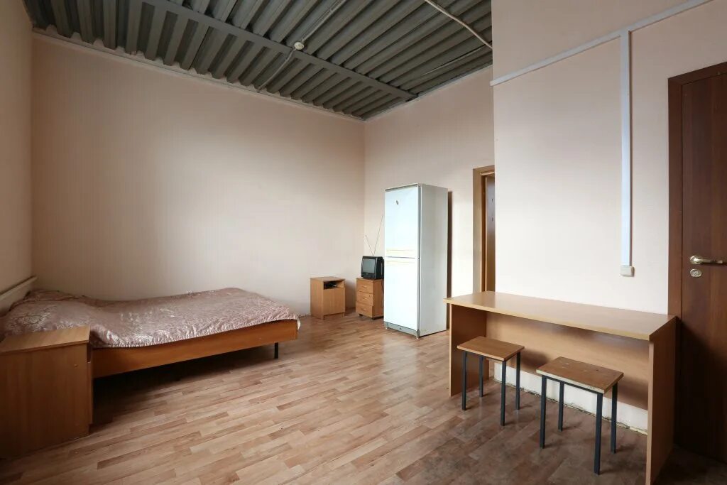 Капсульный хостел yes one. Хостел в москве на римской. Хостел зорька адлер. Луга хостел южно-сахалинск. Хостел измайловский мск.