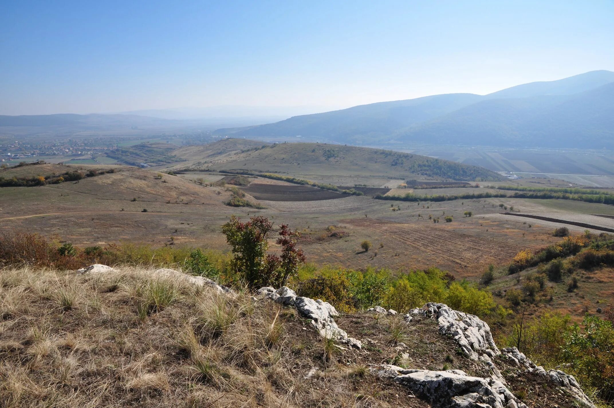 Холм святого михаила сомерсет. Холм возвышенность гора. Парк kumparepuisto. Холм 102. Холм 102.