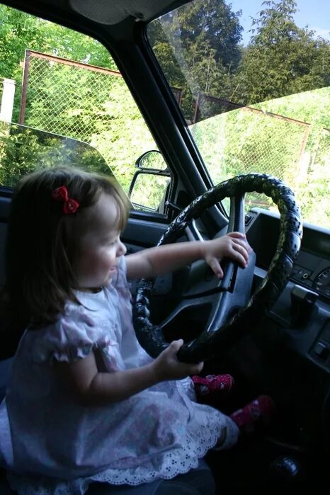 максим моисеев папа я скучаю. девочка папа дальнобойщик. дети дальнобойщиков. красивые девушки и грузовики. малыш за рулем грузовика.