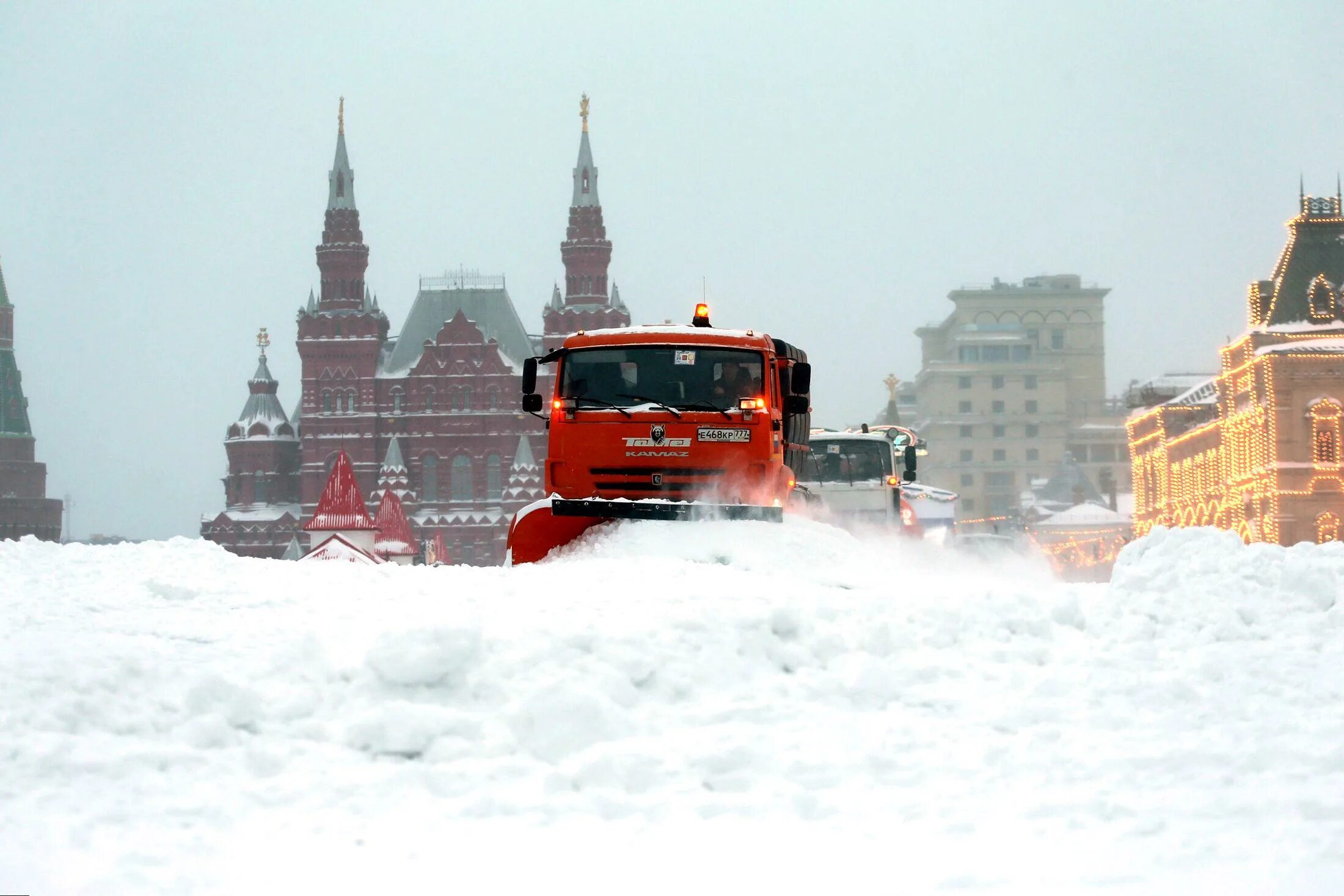 Snowfall на русском. Снегопад в Москве. Много снега в Москве. Сугробы в Москве. Снежная Москва.