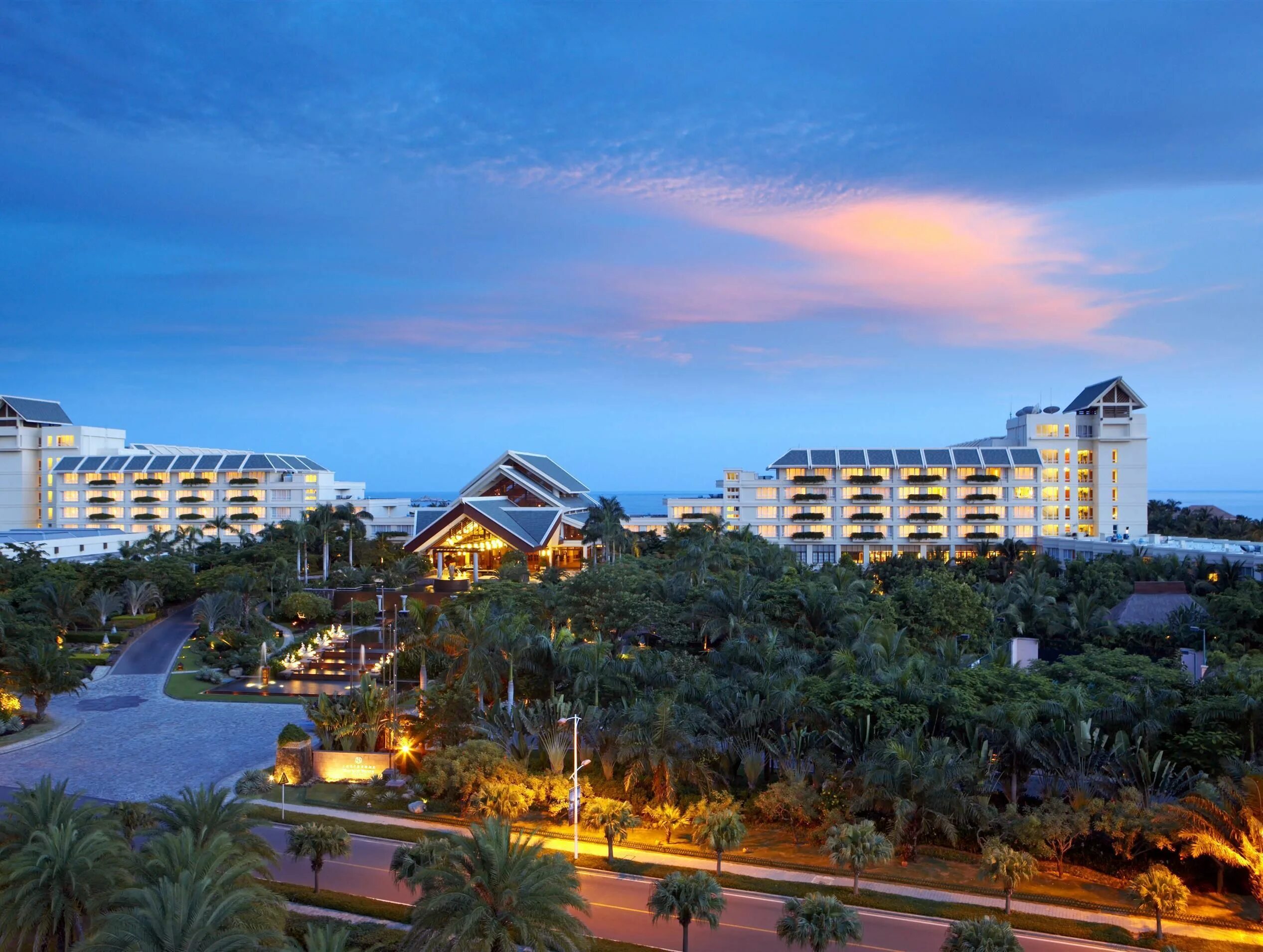 Sheraton sanya resort. Sheraton хайнань. шератон санья резорт. шератон санья хайнань. хайнань шератон отель.