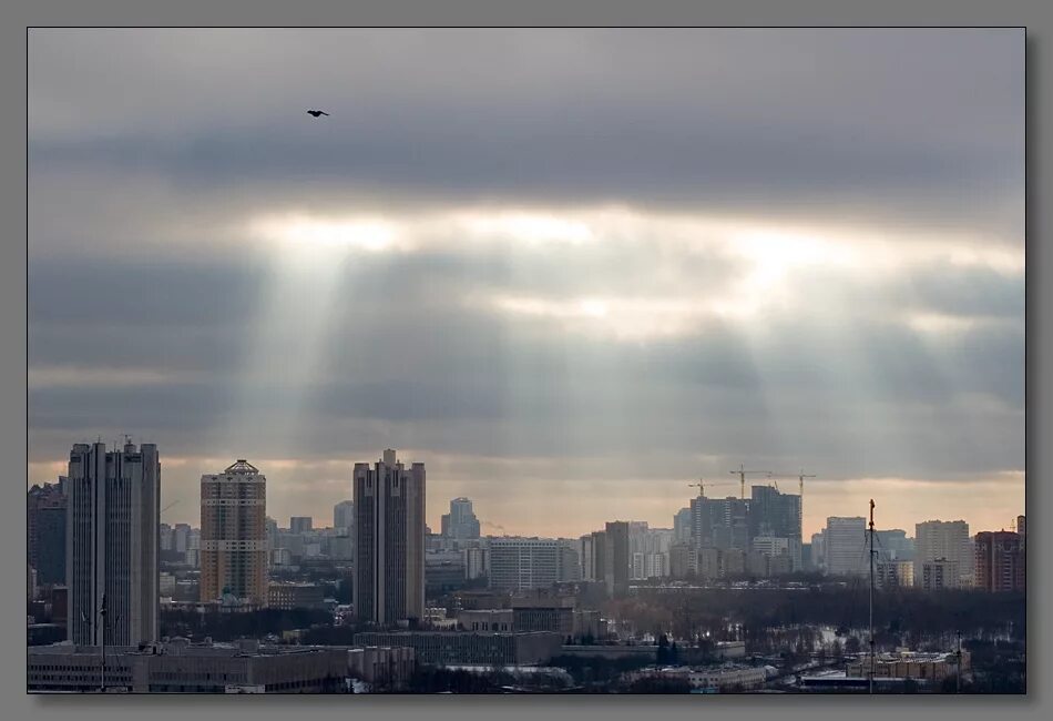 Земля апокалипсис. Что происходит над городом. Нло в ростове на дону. Воздушный шар в небе. Что происходит над городом.