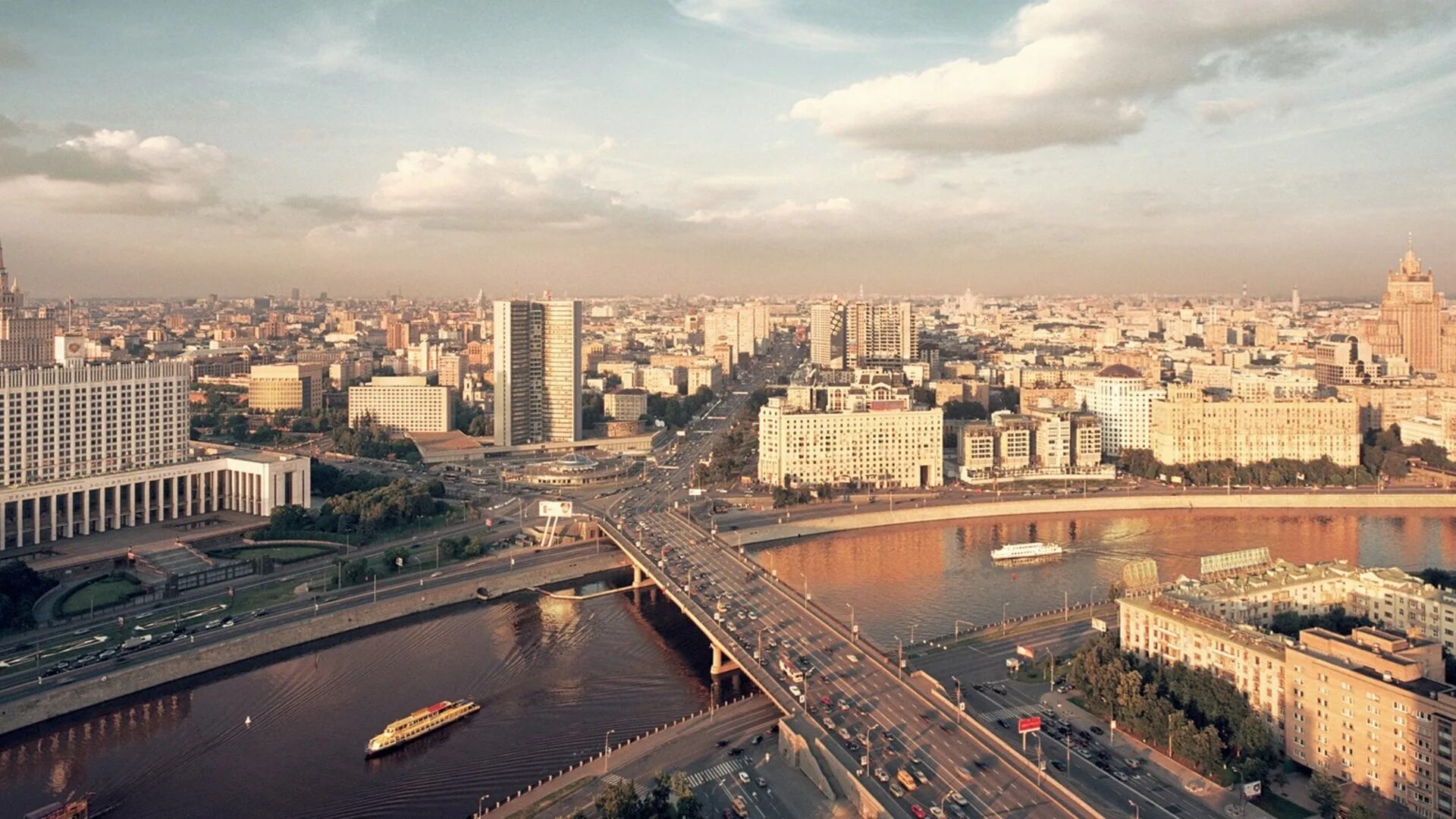 Большой город москва. Кремль якиманка. Современная российская фотография. Московский кремль и красная площадь. Москоу сити.