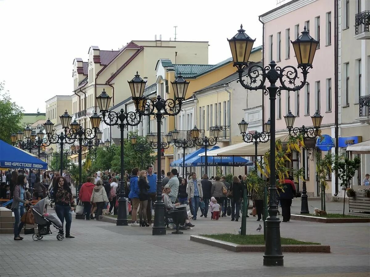 В каком году город брест. Брест ул Советская. Брест улица Советская «старый город»,. Брест пешеходная улица. Брест улица Советская достопримечательности.