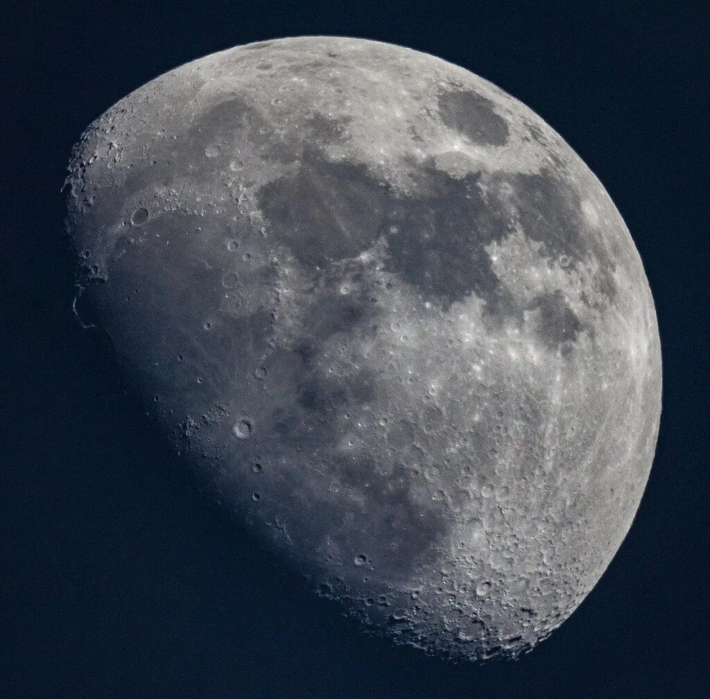 Mircosmosa ru лунный. Луна астрономия. Луна 4 января. Ядро Луны.