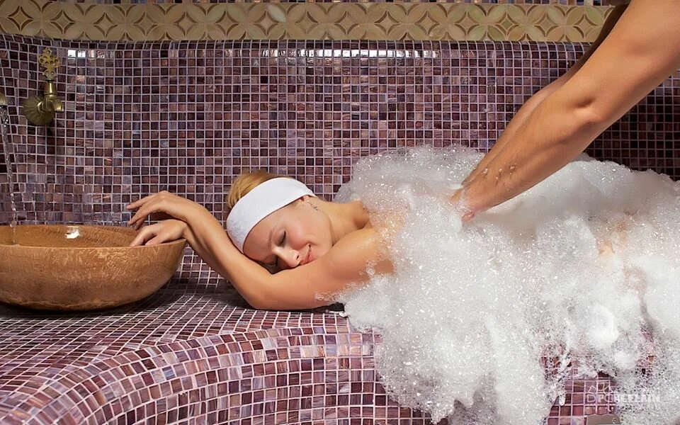 Пенный массаж. Пенный массаж. Как сделать пенную баню. Хамам мытье. Отделка бань внутри.