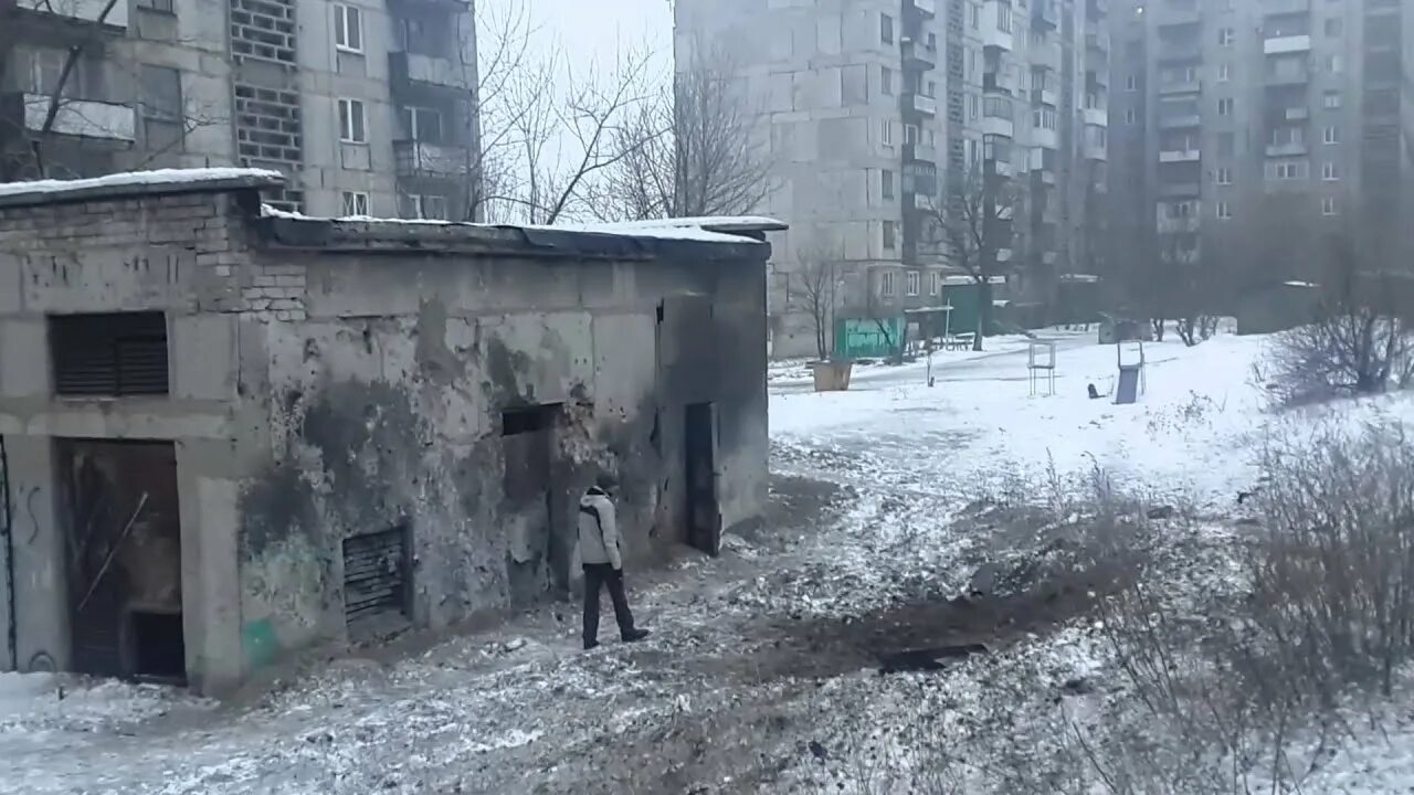 Горловка малыныча. Горловка 5 квартал 2010. Обстрел детского сада в горловке. Горловка ул комсомольская 44. Многоквартирный дом подар.