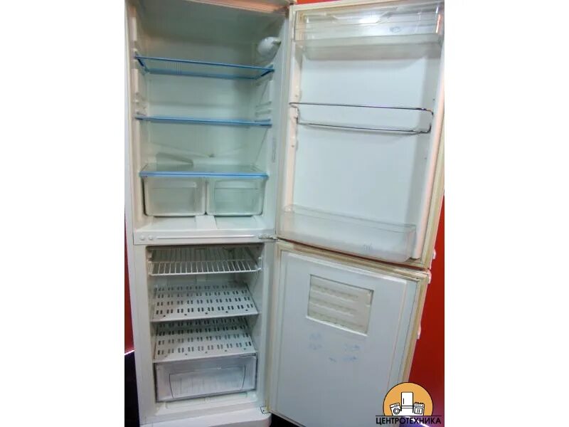 Холодильник индезит бу. Индезит ТТ 85 001. ТТ 85 005 Индезит холодильник. Холодильник Омск.