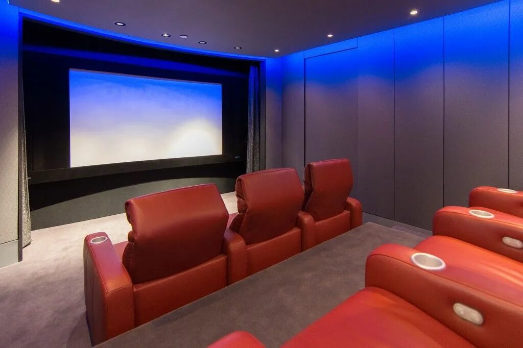 Projecting cinema