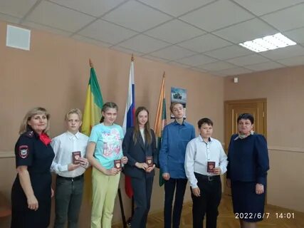 Вручение паспортов в торжественной обстановке
