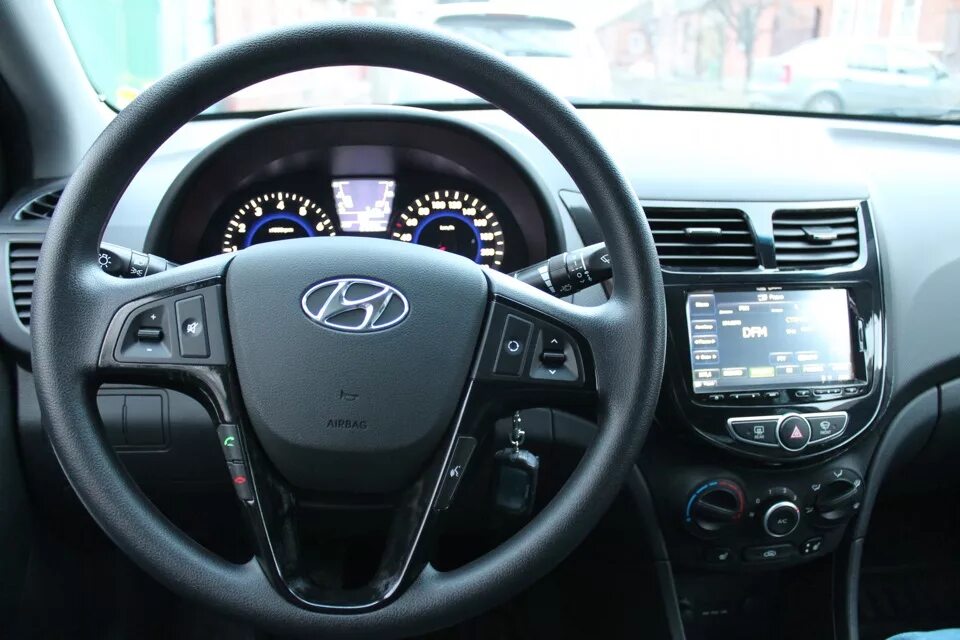 Панель соляриса 2013. Торпеда солярис 1. hyundai solaris торпеда. торпеда hyundai solaris 2015. торпеда хендай солярис 2013.